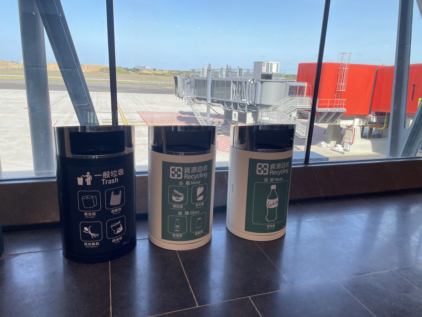 桃園機場第三航廈客製化不鏽鋼垃圾桶